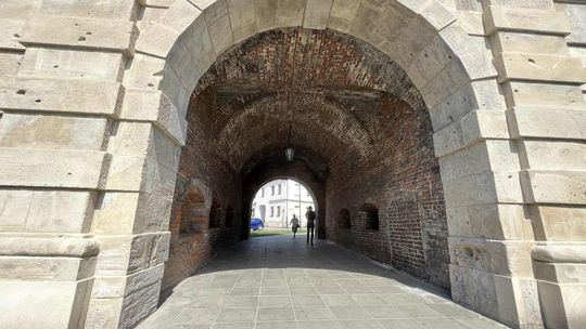 Stara Brama Lwowska wzorcowo zadbana. Miasto docenione za renowacje