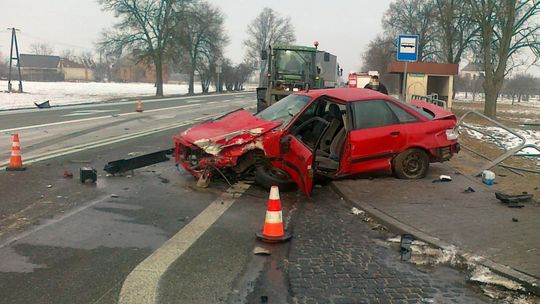 Stara Dąbia. Wypadek na DK 17, nie żyje młoda kobieta (zdjęcia)