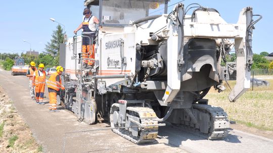 Starą nawierzchnię zamienią na nową. Remont dróg w gminie Łęczna
