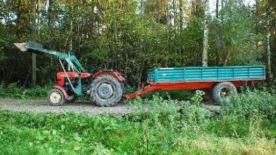 Stara Wieś: Pasażer zginął przygnieciony przyczepą, traktorzysta był pijany