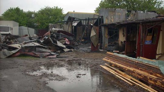 Stara Wieś: Spłonął zakład produkcji mebli