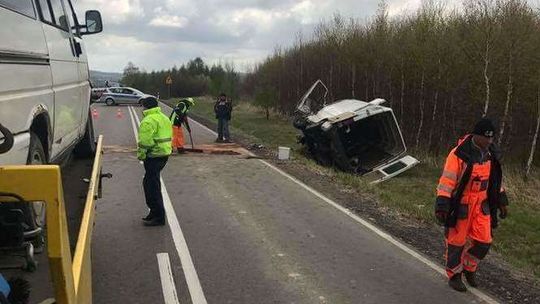 Stara Wieś: Zderzenie dwóch busów. Kierowca zjechał na przeciwległy pas ruchu