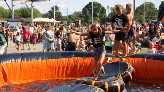 "Starcie Gigantów" w Puławach. Sobota z dmuchanymi torami przeszkód [zdjęcia]