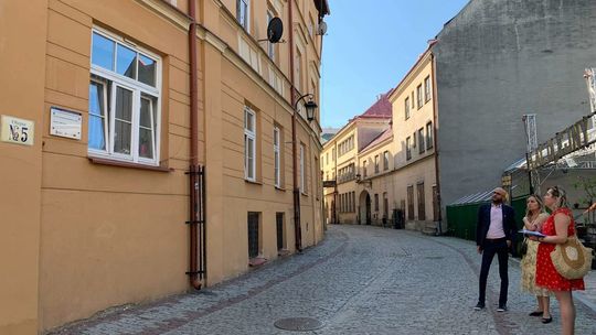 Stare Miasto ma zarosnąć pnączami. Konserwator jest na tak