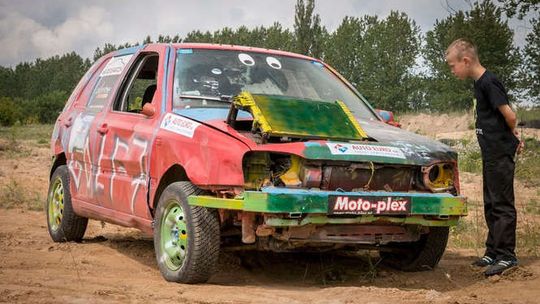 Stare samochody na start. Wrak Race w Lublinie już za tydzień (wideo, zdjęcia)