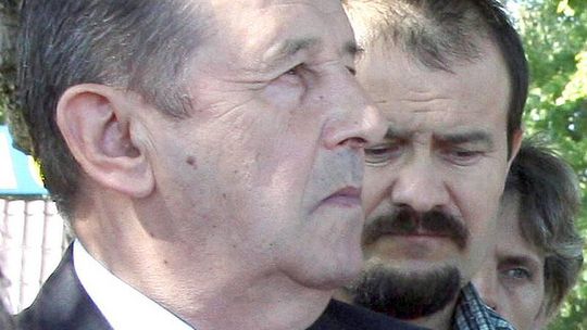 Starosta hojny dla współpracowników. Płace większe o 100 tys. zł