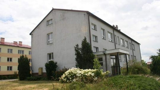 Starostwo nadal chce sprzedać teren po Zespole Szkół w Żyrzynie