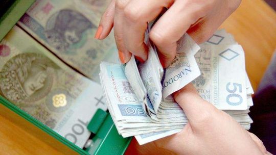 Starostwo nie wyda ani złotówki na "czternastki dla nauczycieli