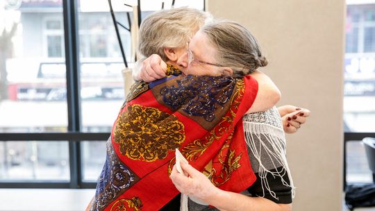 Starsi i samotni. Oni też chcą zjeść wigilijnego karpia 