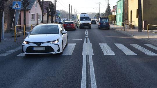 Starsza kobieta potrącona na przejściu. Policja publikuje nagranie ku przestrodze