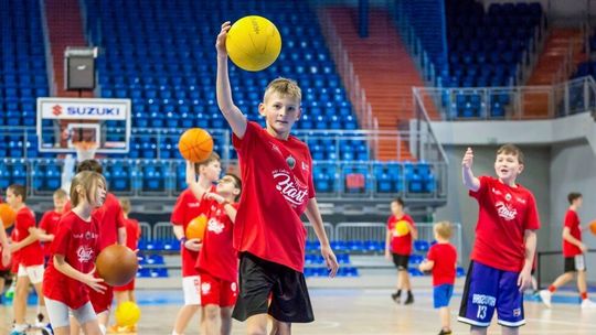 Start zaprasza na ferie z koszykówką. Zajęcia są bezpłatne