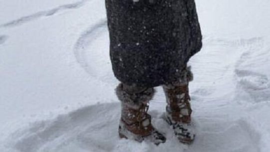 Staruszka błąkała się na polach. Nie wiedziała, gdzie jest 