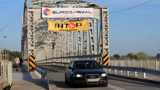 Stary most na Wiśle w Puławach już otwarty. Koniec utrudnień i objazdów [wideo]