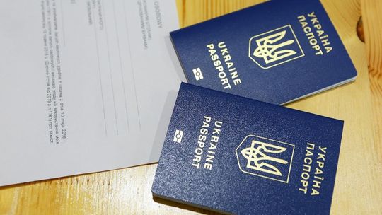 Stary paszport rodzi problemy w banku. Niektóre dopiero zmieniają przepisy