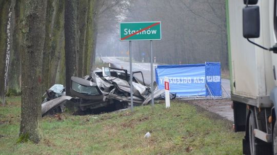 Stasinów: jedna osoba zginęła w wypadku, droga krajowa zablokowana