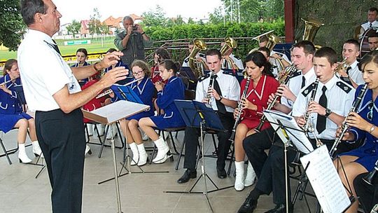 Statuetki strażaka z tubą