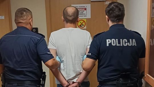 Stawił się na dozór… z narkotykami w skarpecie