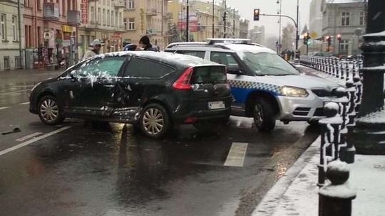 Stłuczka na ul. 3 Maja w Lublinie, jeden z kierowców uciekł [zdjęcia]
