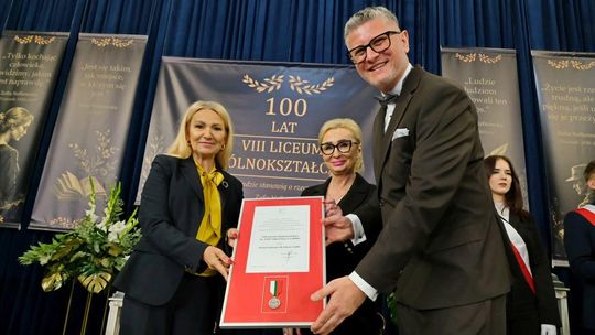 Sto lat historii i wzruszające spotkania po latach. VIII LO w Lublinie świętuje wielki jubileusz
