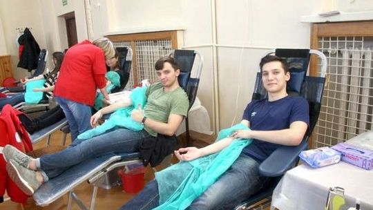 Sto litrów krwi na stulecie szkoły