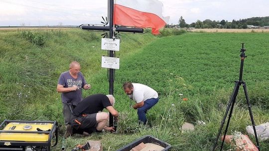 Stoi już nowy krzyż poświęcony ostatniemu wyklętemu. „Bandytyzm” 