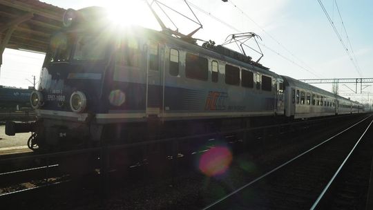 Stoi na stacji lokomotywa. Tylko dlaczego tak długo?