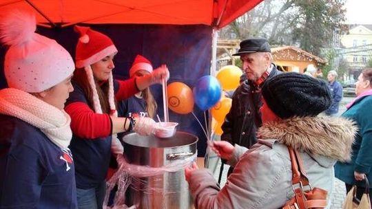 Stół Wigilijny w Białej Podlaskiej. Grochówka od studentów PSW