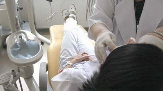Stomatolog brała pieniądze za fikcyjne zabiegi