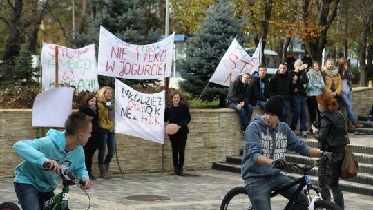 \"Stop ambicjom w kuflach\": Młodzi z Hrubieszowa walczyli o kulturę (zdjęcia) 