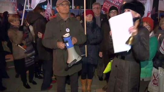 "Stop dla chaosu w szkole". Protest przed Sejmem