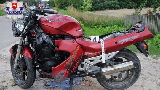 Stracił panowanie, rozbił się na zaparkowanym aucie. 27-latek nie żyje