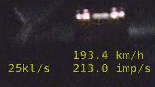 Stracił prawo jazdy, bo śpieszył się na kolację (wideo)