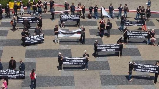 Strajk pielęgniarek na pl. Litewskim. Na razie ostrzegawczy