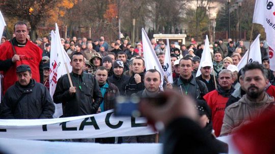 Strajk w PZL Świdnik: Kilkaset osób przeszło ulicami Świdnika (zdjęcia, wideo)