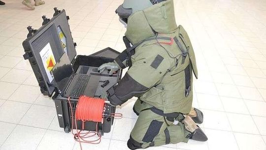 Straż graniczna otrzymała kombinezon przeciwwybuchowy