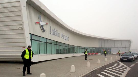 Straż, policja i karetka na lotnisku Lublin. Ćwiczenia (zdjęcia)