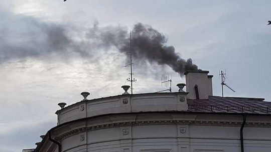 Straż pożarna, policja i karetka na deptaku. Co się stało? [wideo]