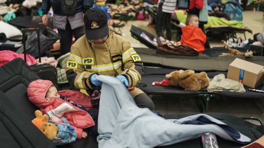 Straż pożarna szuka autokarów. Zapłaci za przewiezienie uchodźców