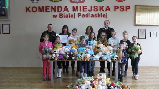 Straż Pożarna w Białej Podlaskiej dostała ponad 100 maskotek
