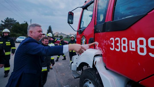 Strażacy grozili protestem i wygrali. Mają nowy wóz, bo stary był jak czołg