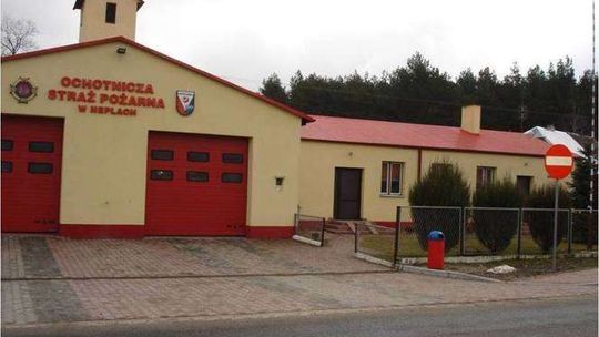 Strażacy przyjechali do pożaru bez wody? Ludzie gasili ogień śniegiem