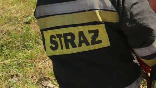 Strażacy uratowali kobietę, która wpadła do studni