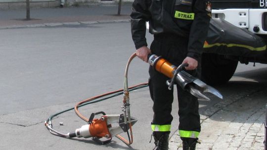 Strażacy uwolnili mężczyzn ze zmiażdżonego BMW