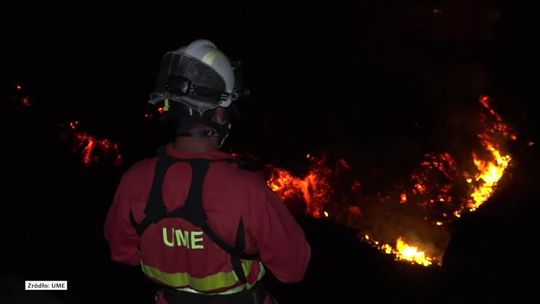 Strażacy walczą z rzeką lawy na La Palmie. Szkody po wybuchu wulkanu sięgają 400 mln euro