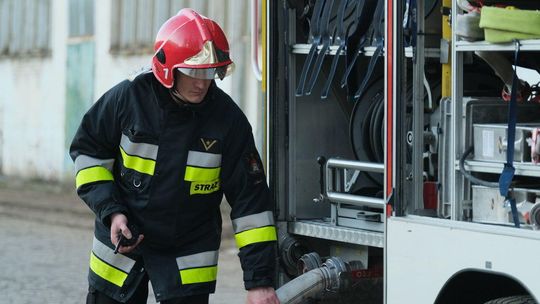 Strażacy z Lublina walczyli z pożarem w jednej z hal przemysłowych. Zobacz akcję gaśniczą [zdjęcia, wideo]