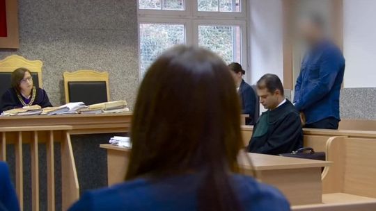 Strażak zmarł po skoku na skokochron. Ruszył proces dowódcy