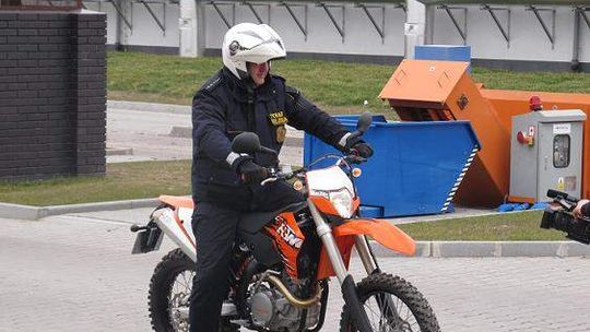 Strażnicy miejscy będą jeździć... crossem. Dostali go w prezencie