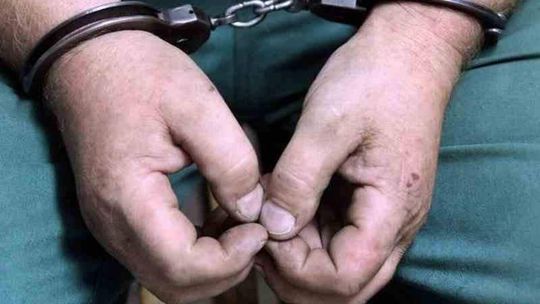 Strażnik miał szarpać, dusić i gwałcić żonę przy dzieciach. "Uwielbiasz ból, który ci zadaję"