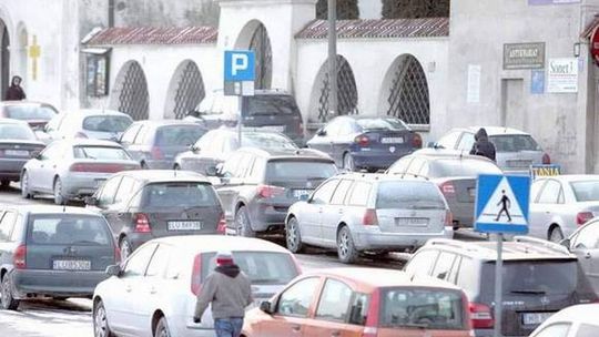 Strefa płatnego parkowania w centrum będzie później. W październiku