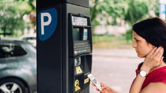 Strefy płatnego parkowania jeszcze nie ma, ale ratusz już szuka urzędnika od tego 